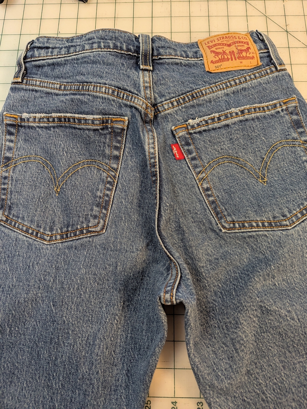 Levi's Men's Blue Denim Jeans - Classic Back Pocket 505 Button Fly 25x30